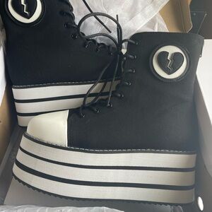 YRU Black and White Platform Sneakers with Heart Accent NWT $150 MSRP